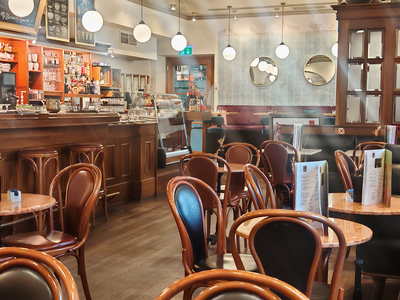 Innenaufnahme des Café Classics. | © Boško Dulic